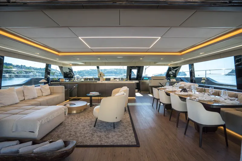 Main saloon with lounge and dining