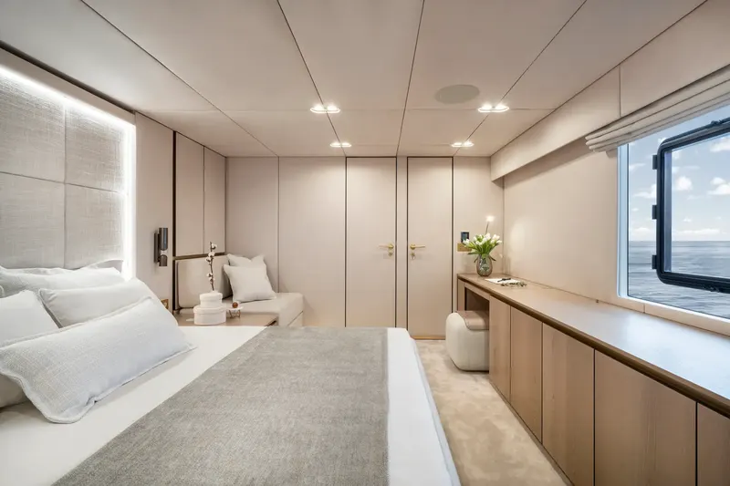 Double cabin with a large hull window and desk